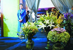 将木门赋予自然色彩,将百合等新鲜花卉置于居室内,生态空间便如同大自然一样清新醉人。