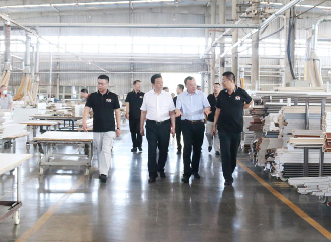 吉林森工集团党委书记、董事长王树平 莅临火博官网调研指导工作